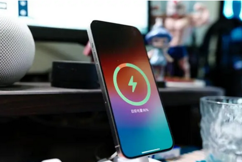 松阳苹果15换屏服务分享用什么充电器给iPhone15充电更好 